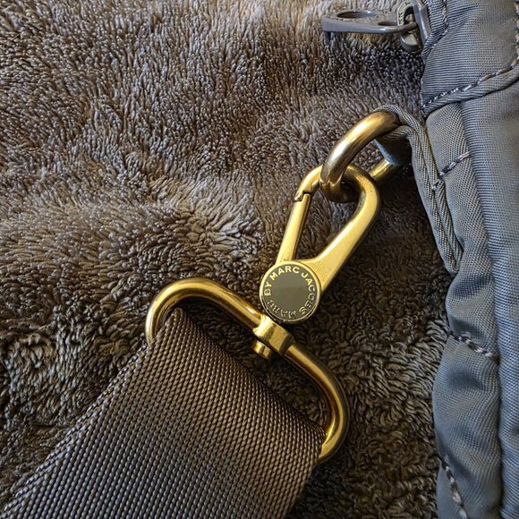 Marc by Marc Jacobs Quilted Nylon Laptop Bag Taupe Gray Gold Hardware Crossbody - Picture 11 of 16